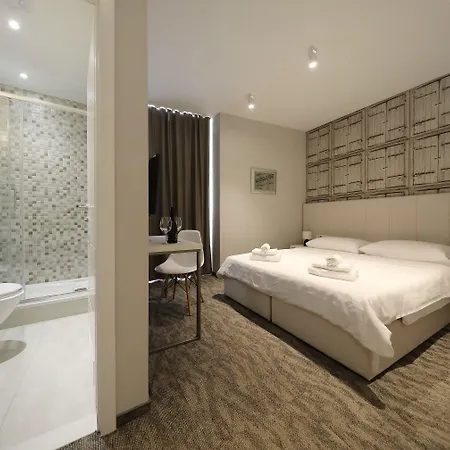 Downtown Boutique بيت شباب زادار