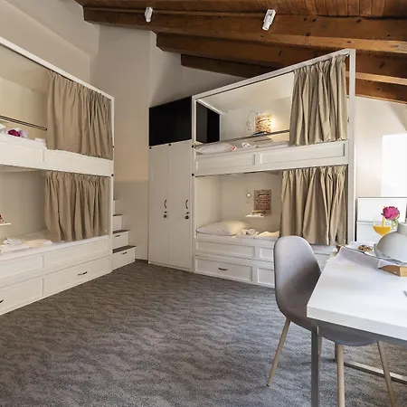 Downtown Boutique بيت شباب زادار