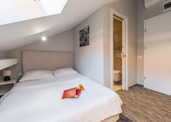 Downtown Boutique Hostel *