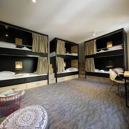 Downtown Boutique بيت شباب زادار