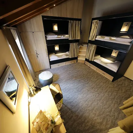 بيت شباب Downtown Boutique زادار