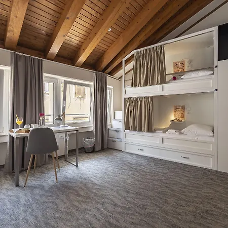 Downtown Boutique * Zára