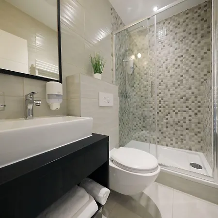 Downtown Boutique بيت شباب زادار